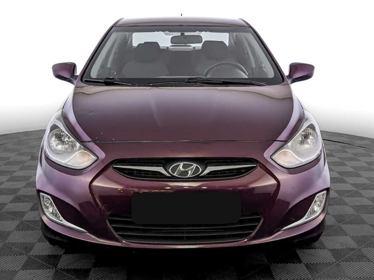 Hyundai Solaris с пробегом — 2012 год. Фото: #1