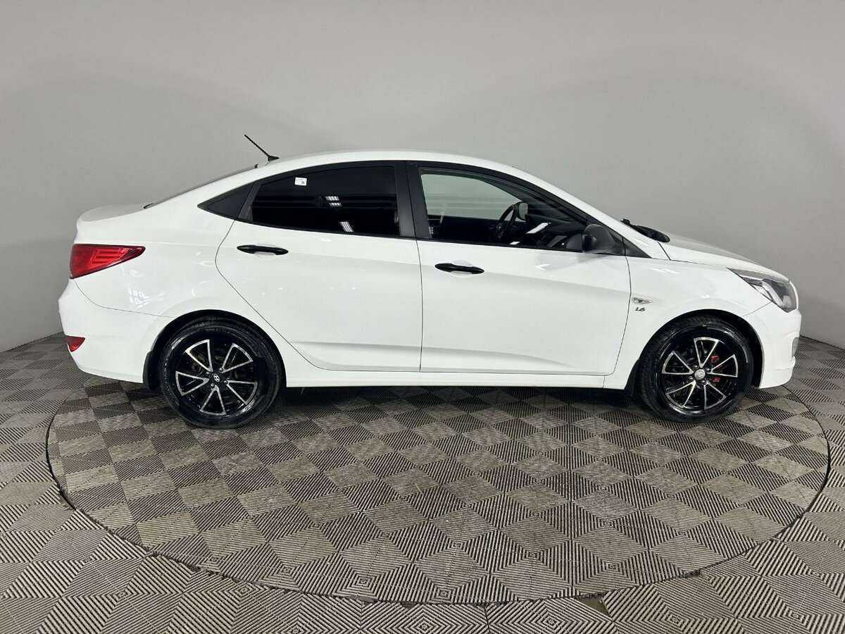 Hyundai Solaris с пробегом — 2015 год. Фото: #3