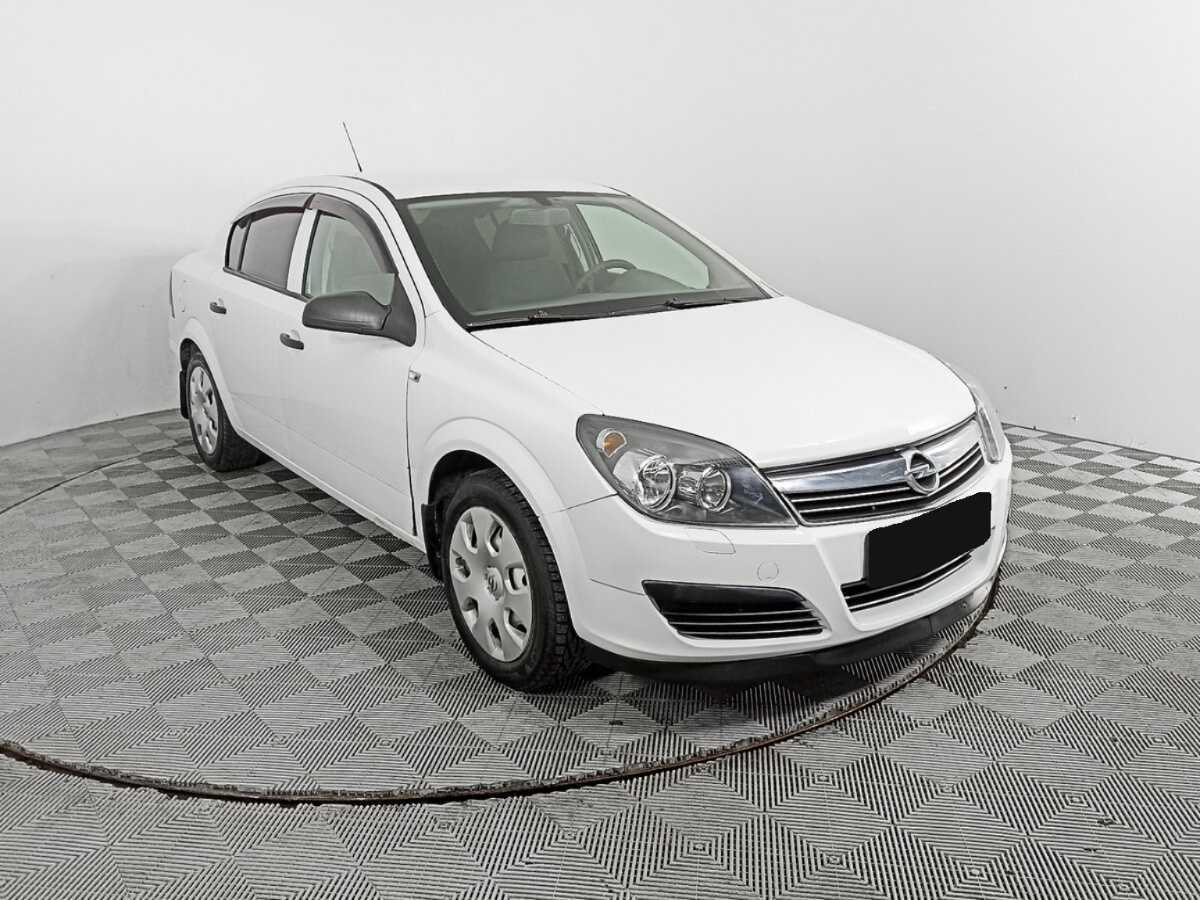 Opel Astra с пробегом — 2013 год. Фото: #2