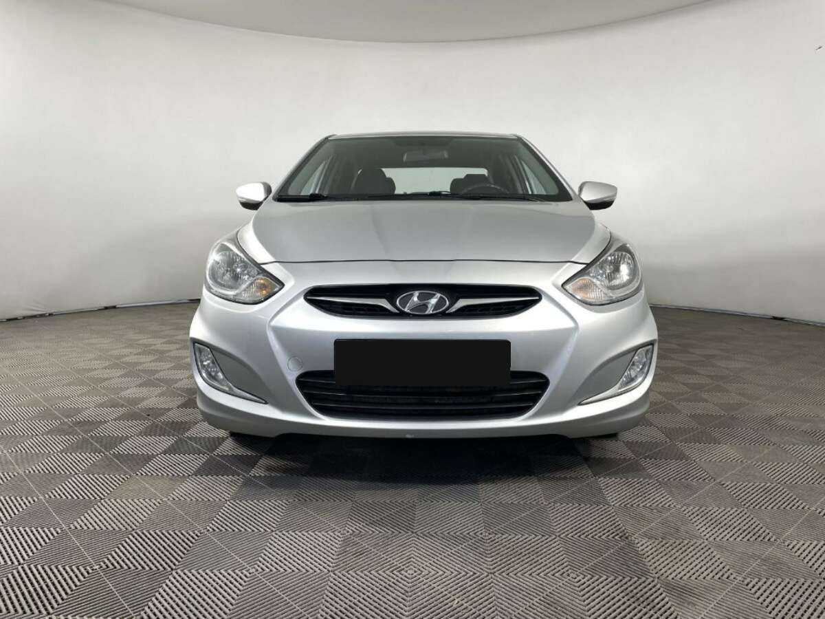 Hyundai Solaris с пробегом — 2014 год. Фото: #1