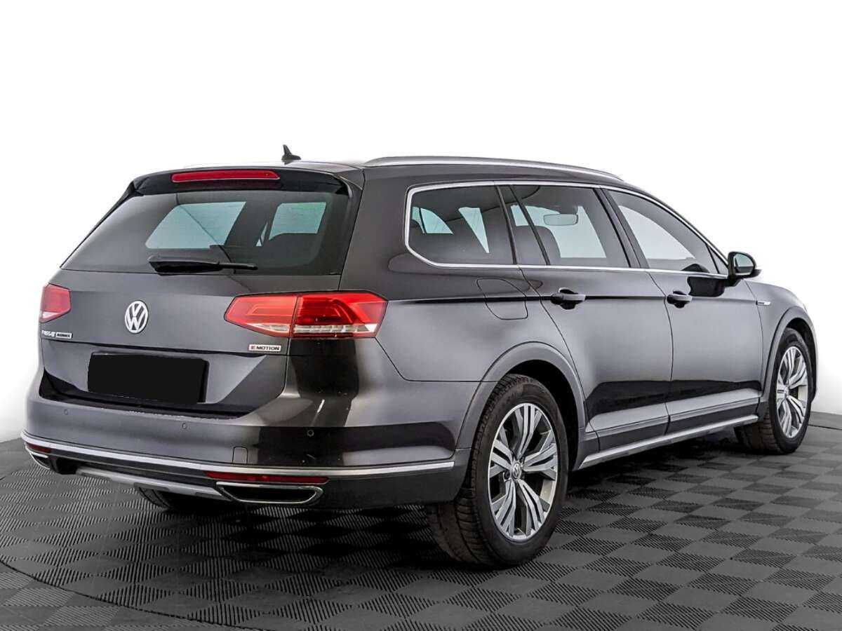 Volkswagen Passat с пробегом — 2018 год. Фото: #4