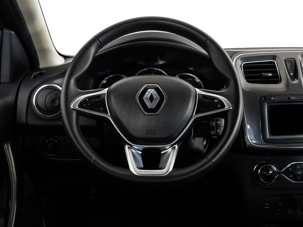 Renault Sandero с пробегом — 2018 год. Фото: #8