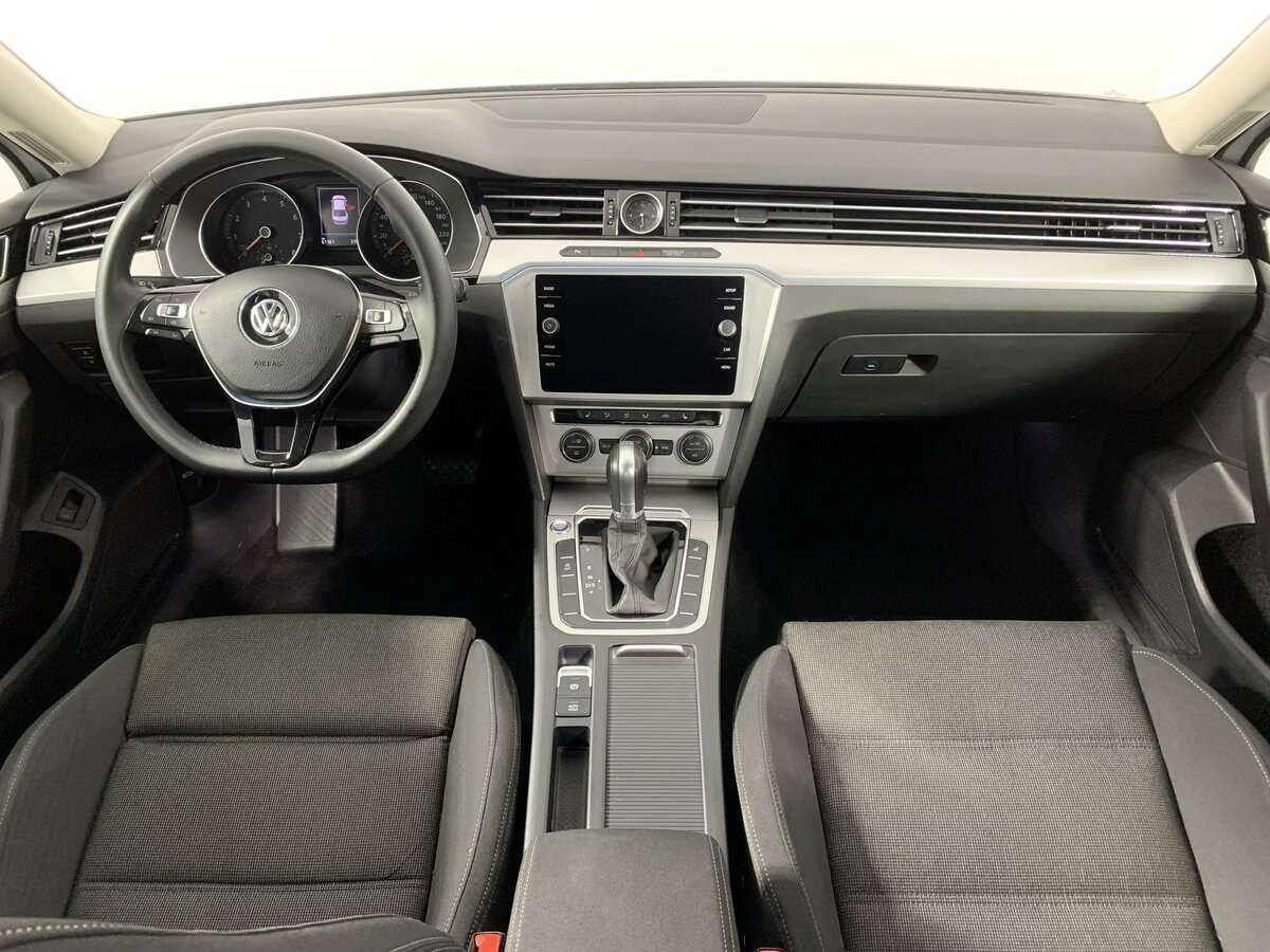 Volkswagen Passat с пробегом — 2019 год. Фото: #12