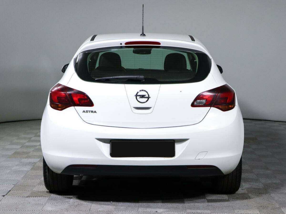 Opel Astra с пробегом — 2012 год. Фото: #4