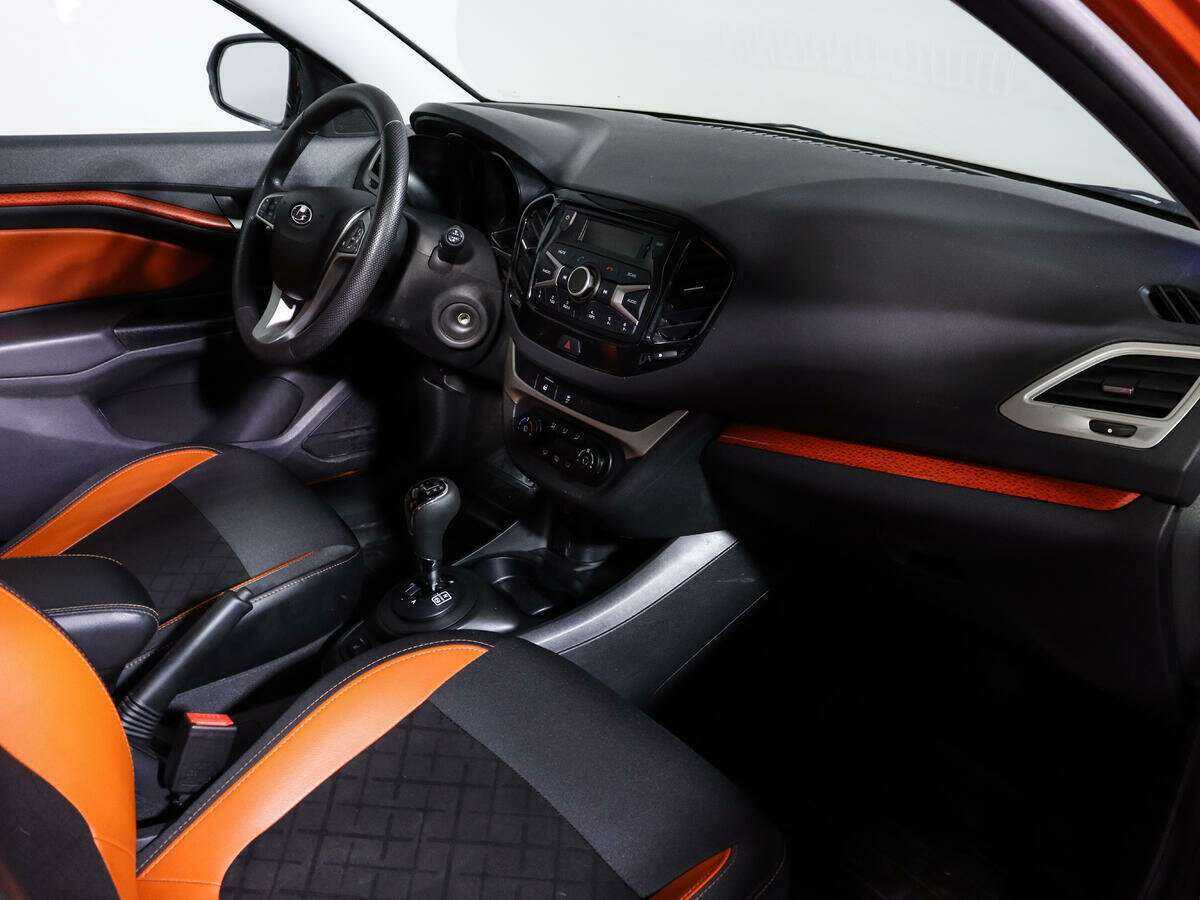 Lada (ВАЗ) Vesta с пробегом — 2019 год. Фото: #8