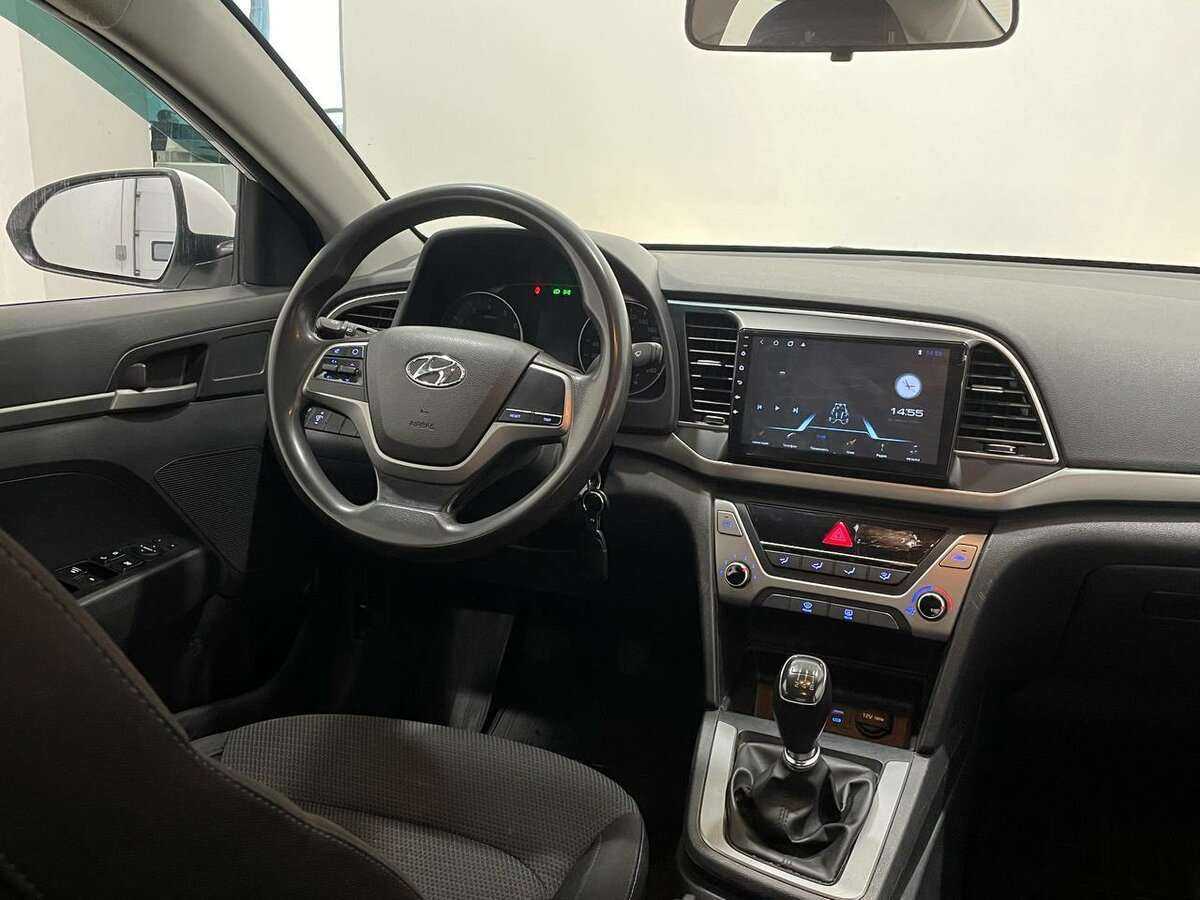 Hyundai Elantra с пробегом — 2016 год. Фото: #6