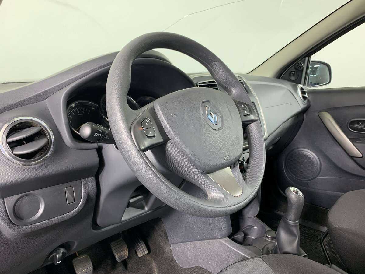 Renault Sandero с пробегом — 2017 год. Фото: #8
