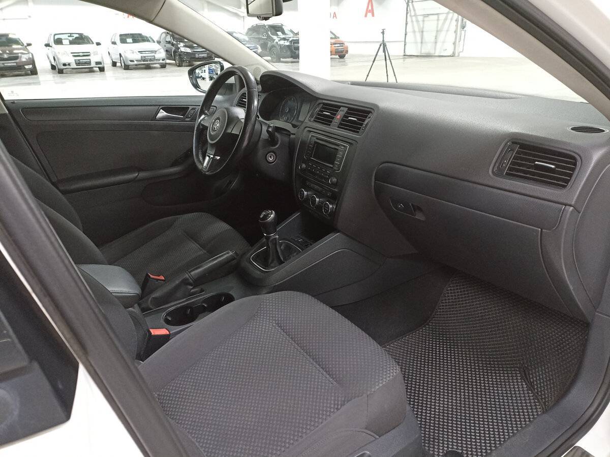 Volkswagen Jetta с пробегом — 2014 год. Фото: #10
