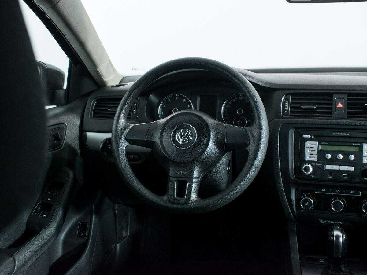 Volkswagen Jetta с пробегом — 2012 год. Фото: #13