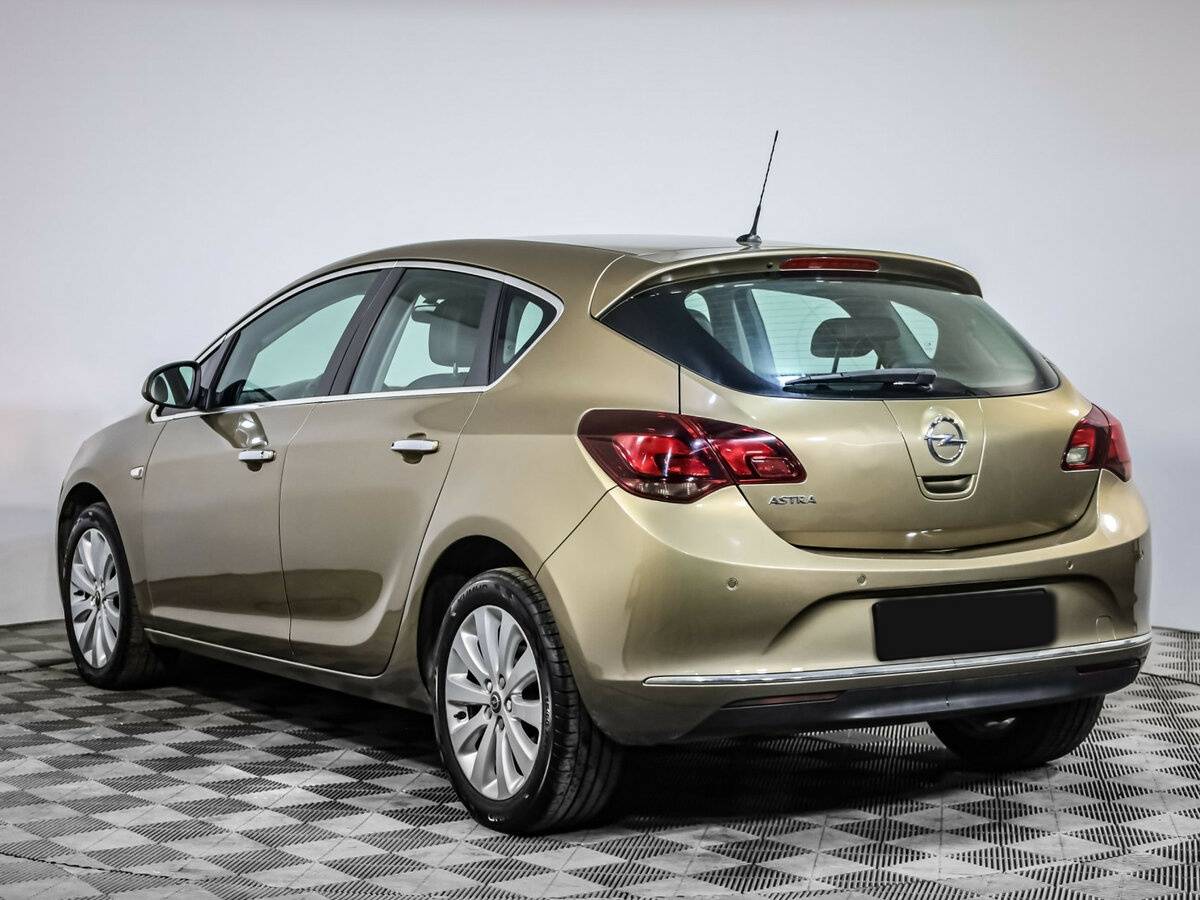 Opel Astra с пробегом — 2012 год. Фото: #5