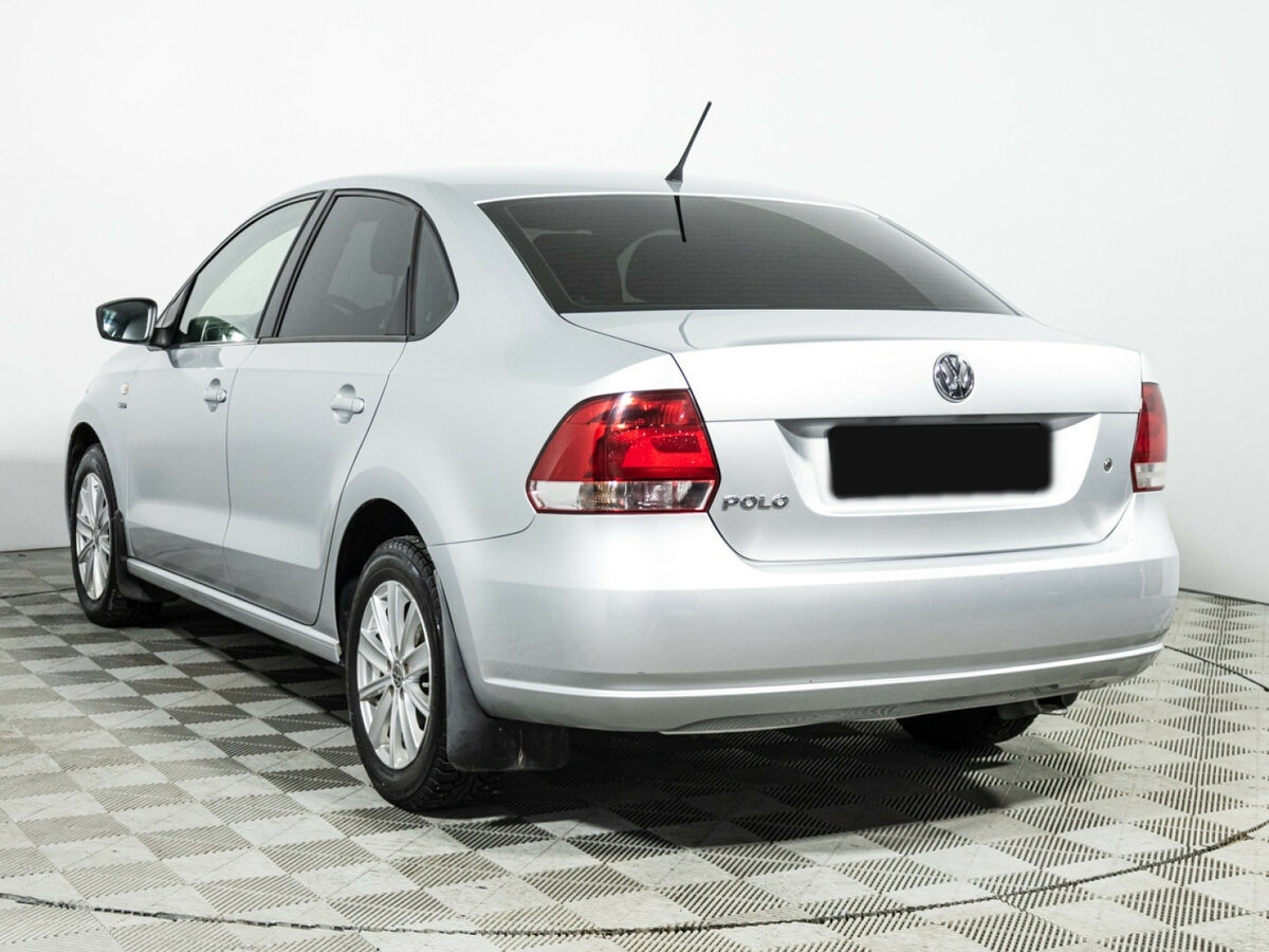 Volkswagen Polo с пробегом — 2013 год. Фото: #6