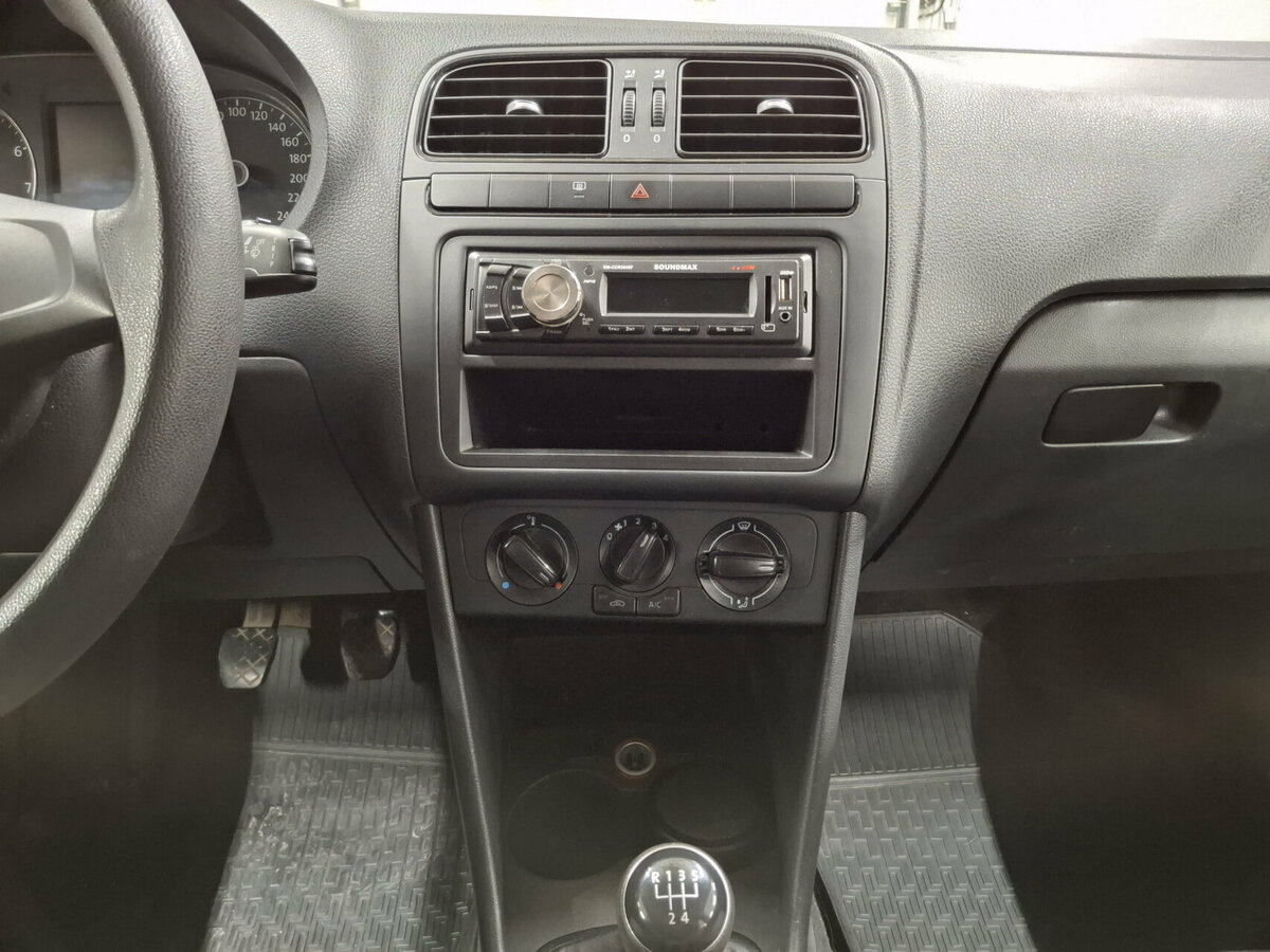 Volkswagen Polo с пробегом — 2017 год. Фото: #14