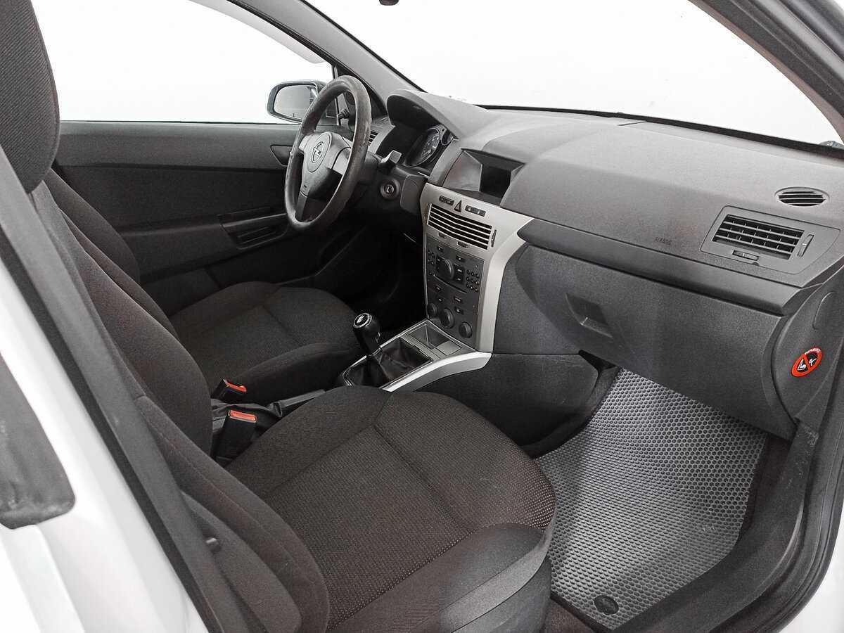 Opel Astra с пробегом — 2013 год. Фото: #8