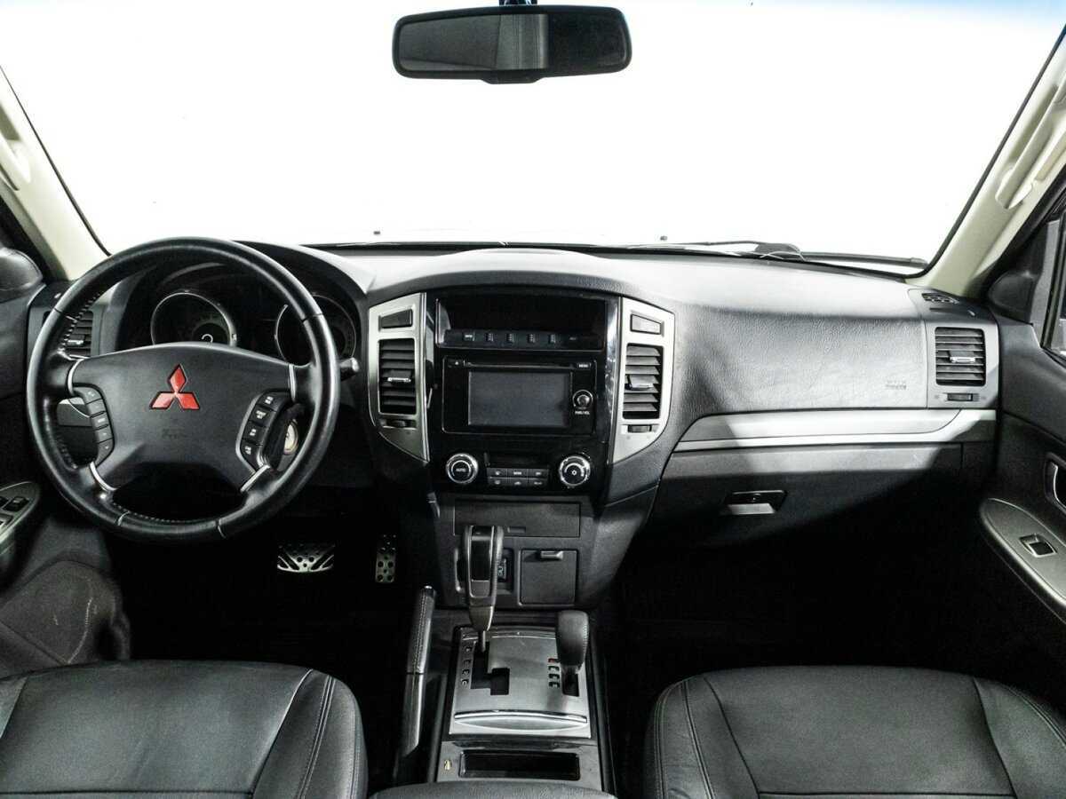 Mitsubishi Pajero с пробегом — 2015 год. Фото: #10