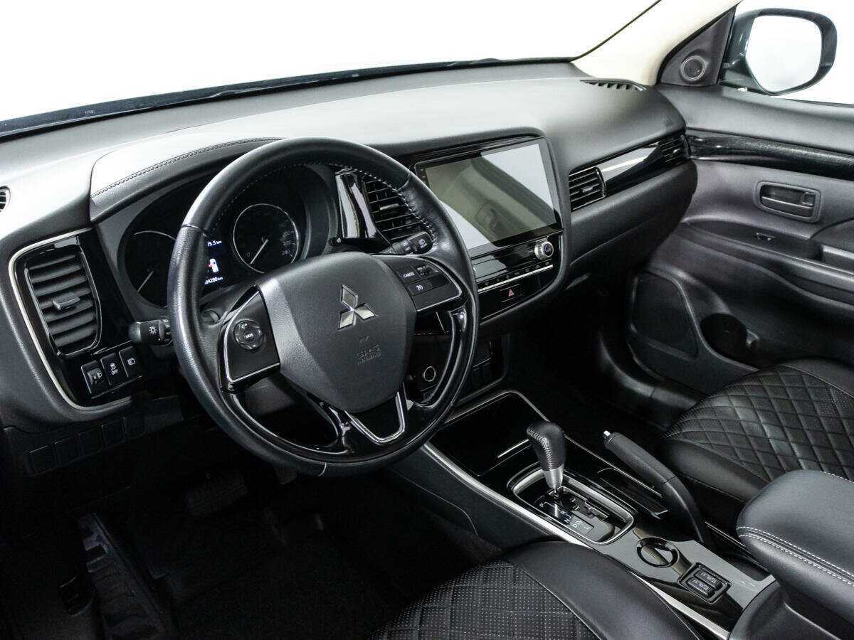 Mitsubishi Outlander с пробегом — 2021 год. Фото: #8