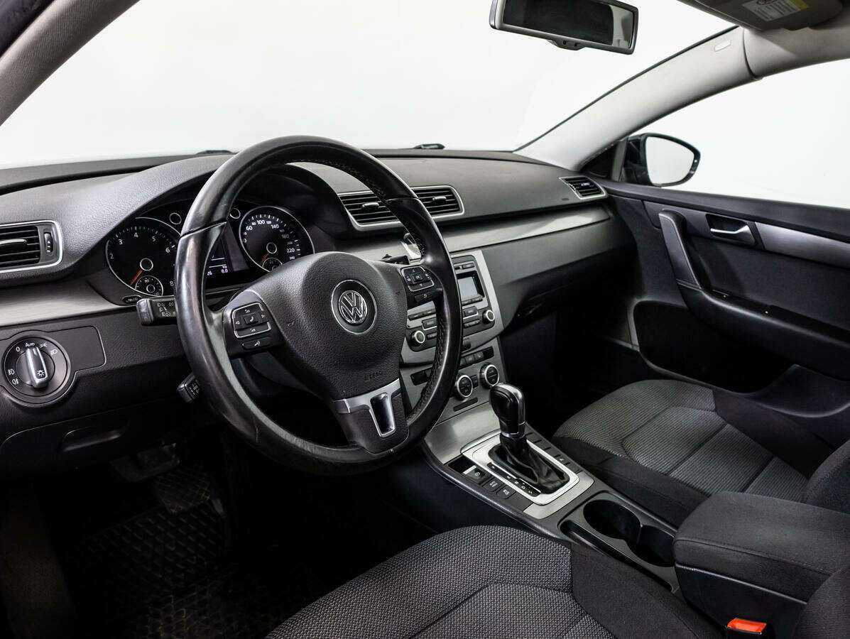 Volkswagen Passat с пробегом — 2012 год. Фото: #10