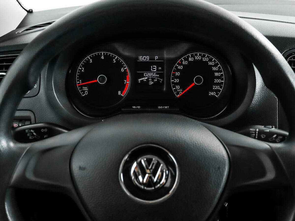 Volkswagen Polo с пробегом — 2016 год. Фото: #14