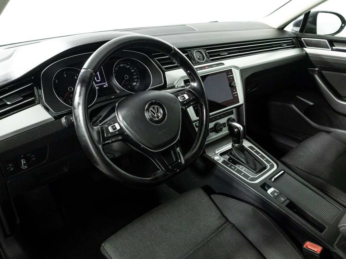 Volkswagen Passat с пробегом — 2019 год. Фото: #10