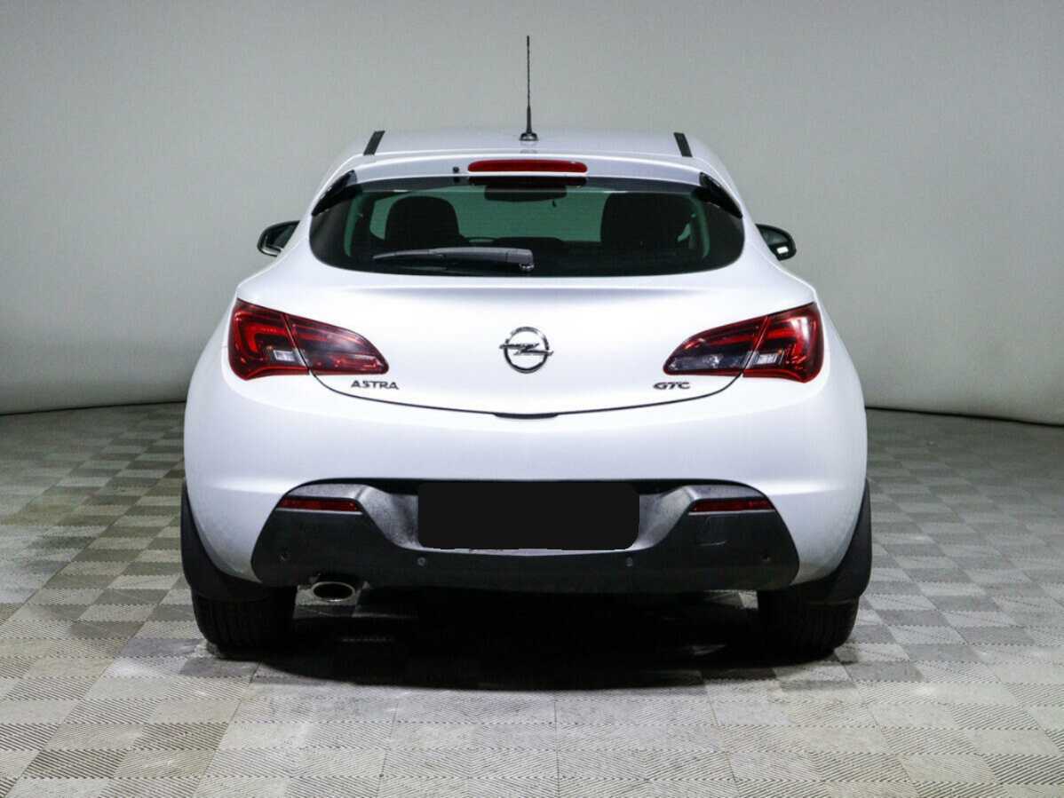Opel Astra с пробегом — 2013 год. Фото: #4
