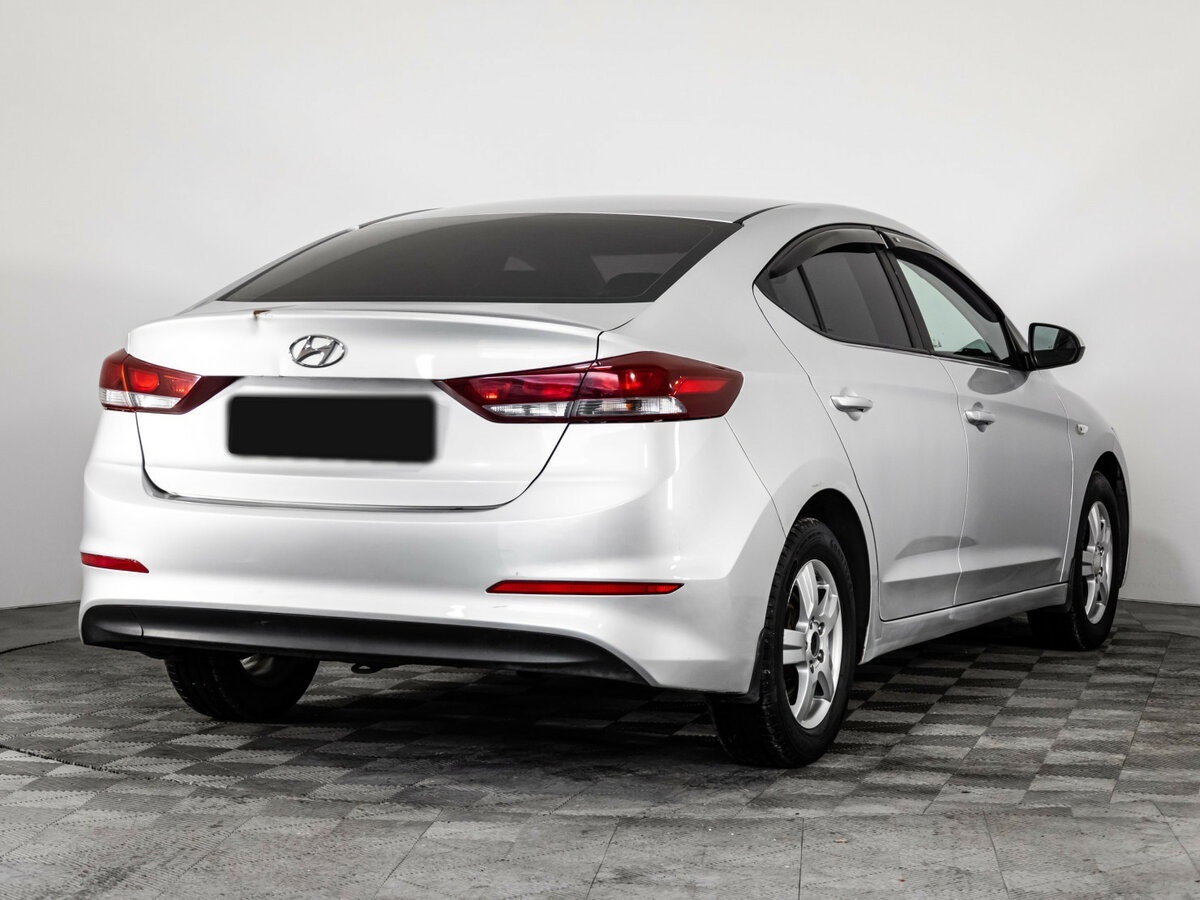 Hyundai Elantra с пробегом — 2016 год. Фото: #3