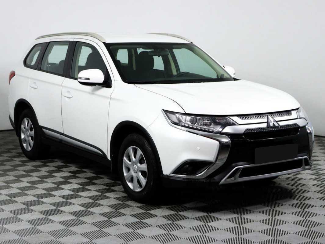 Mitsubishi Outlander с пробегом — 2021 год. Фото: #2