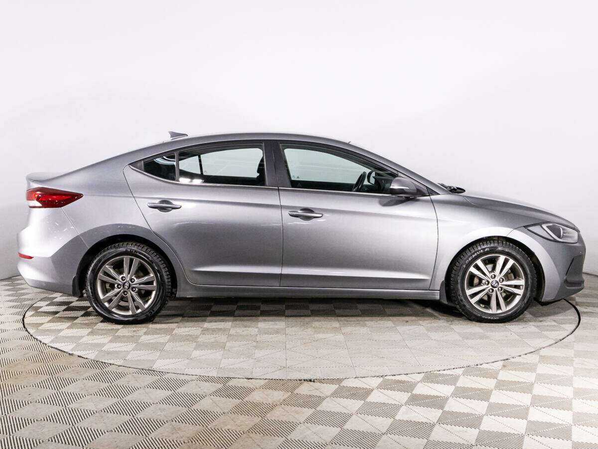 Hyundai Elantra с пробегом — 2018 год. Фото: #3