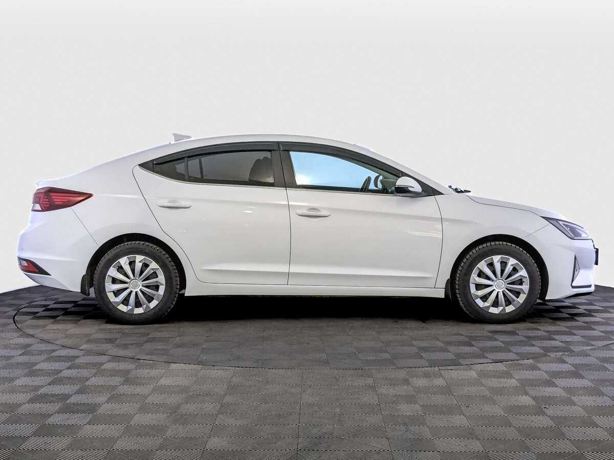 Hyundai Elantra с пробегом — 2020 год. Фото: #3