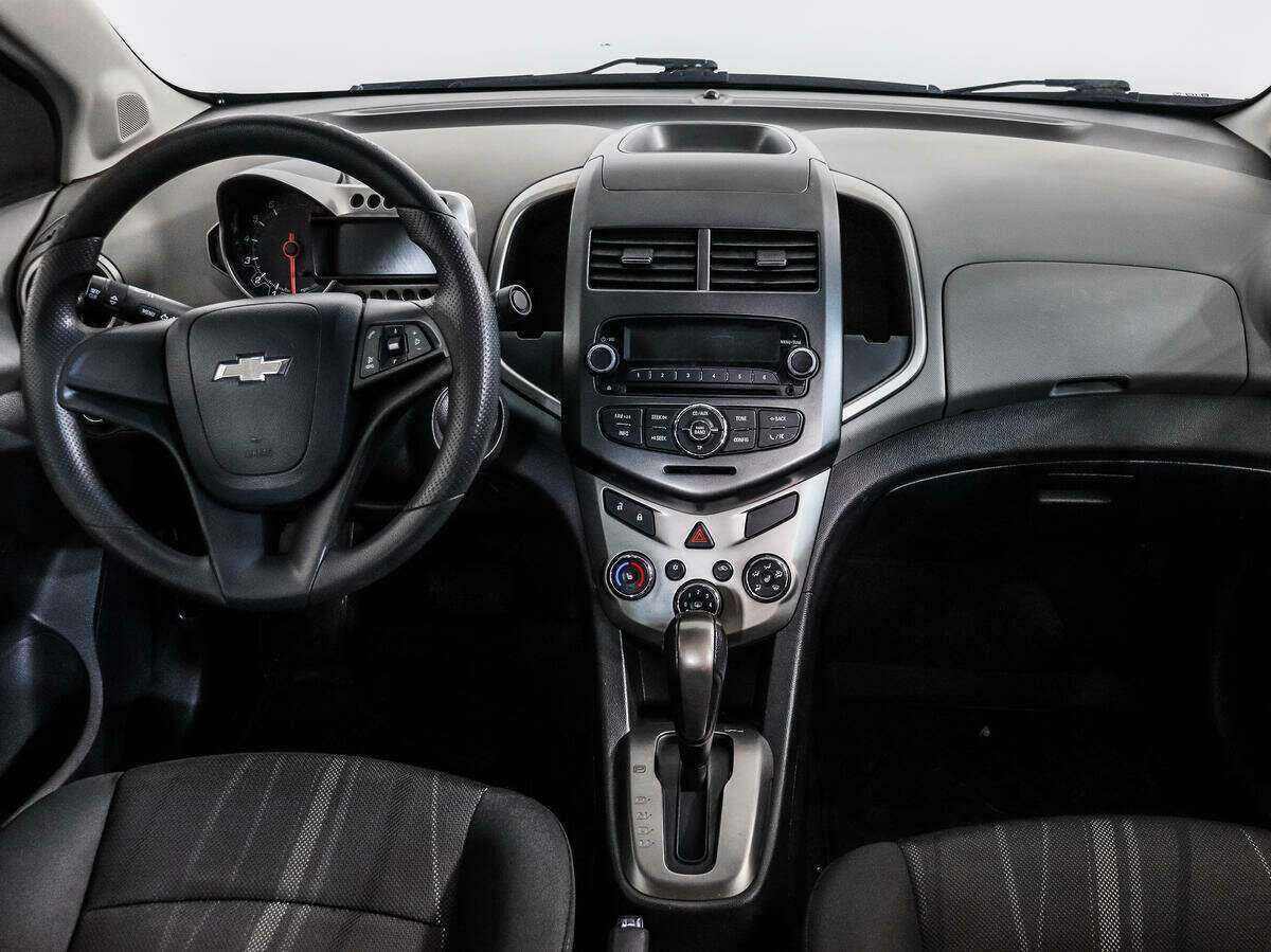 Chevrolet Aveo с пробегом — 2013 год. Фото: #11