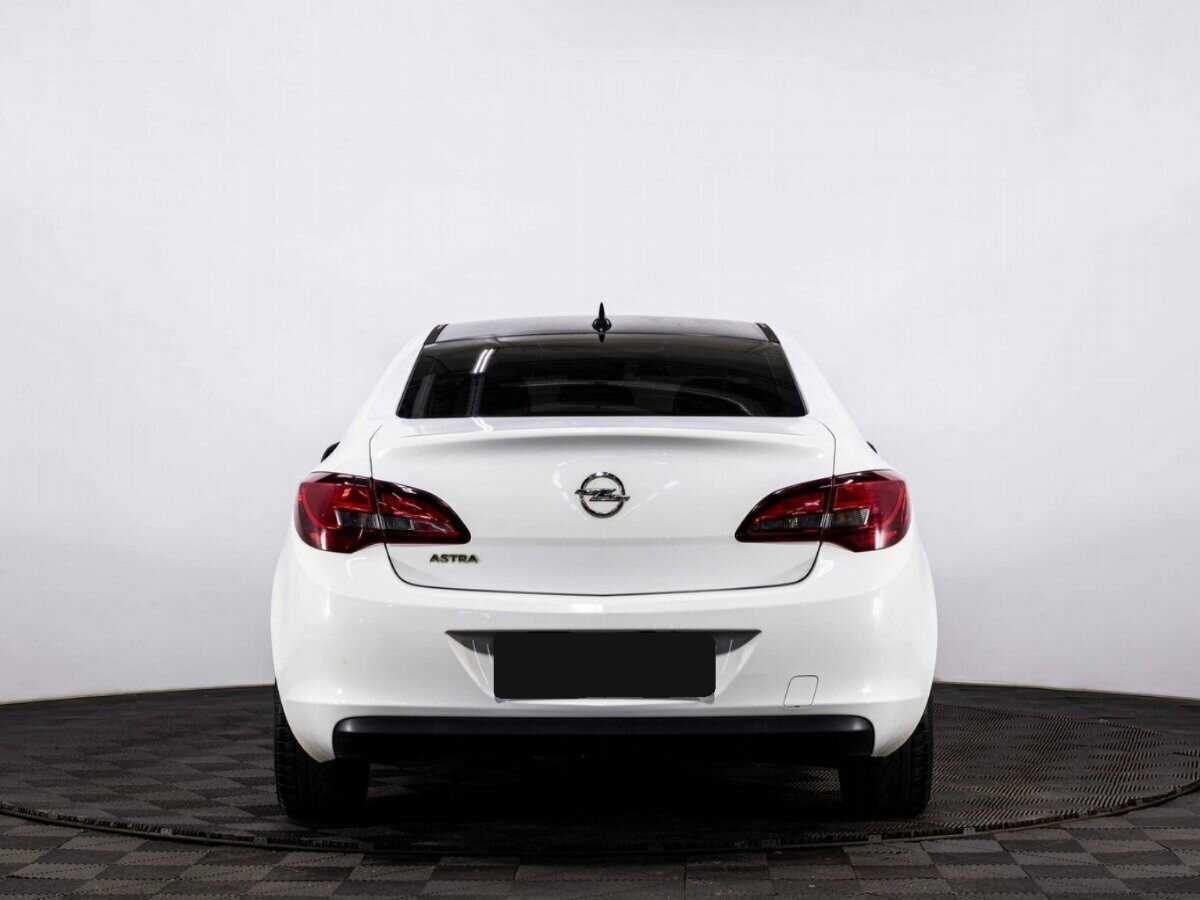 Opel Astra с пробегом — 2013 год. Фото: #4