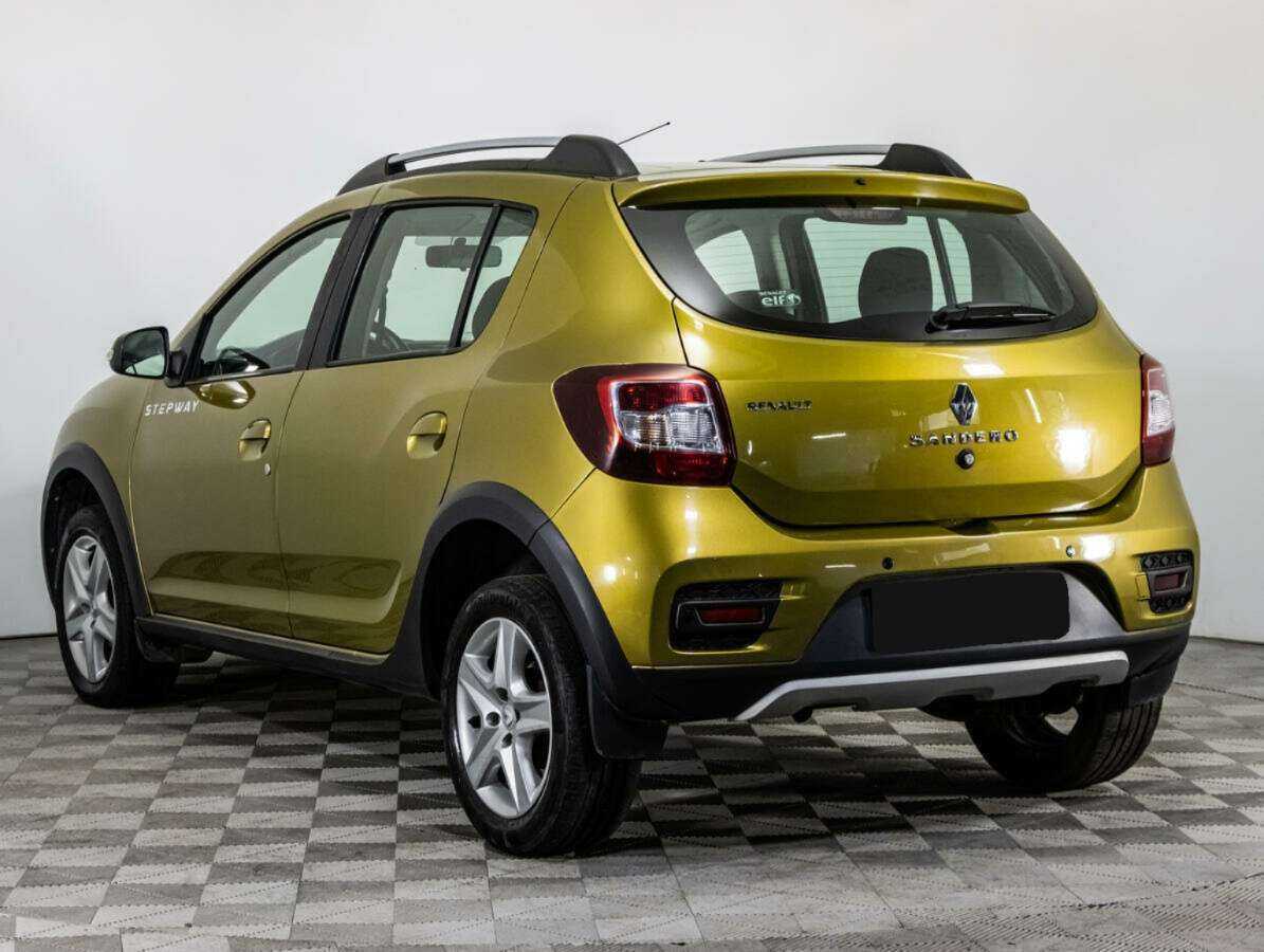 Renault Sandero с пробегом — 2017 год. Фото: #6