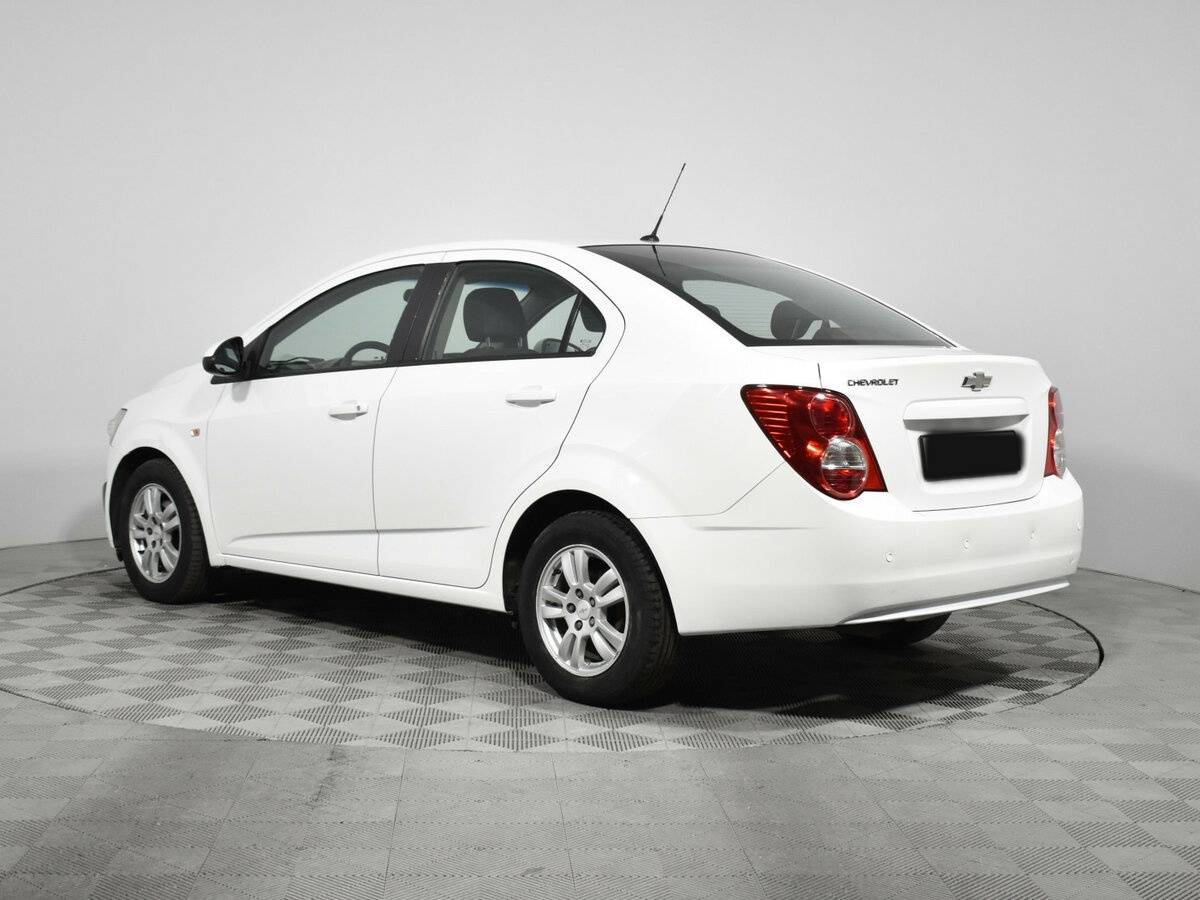 Chevrolet Aveo с пробегом — 2013 год. Фото: #6
