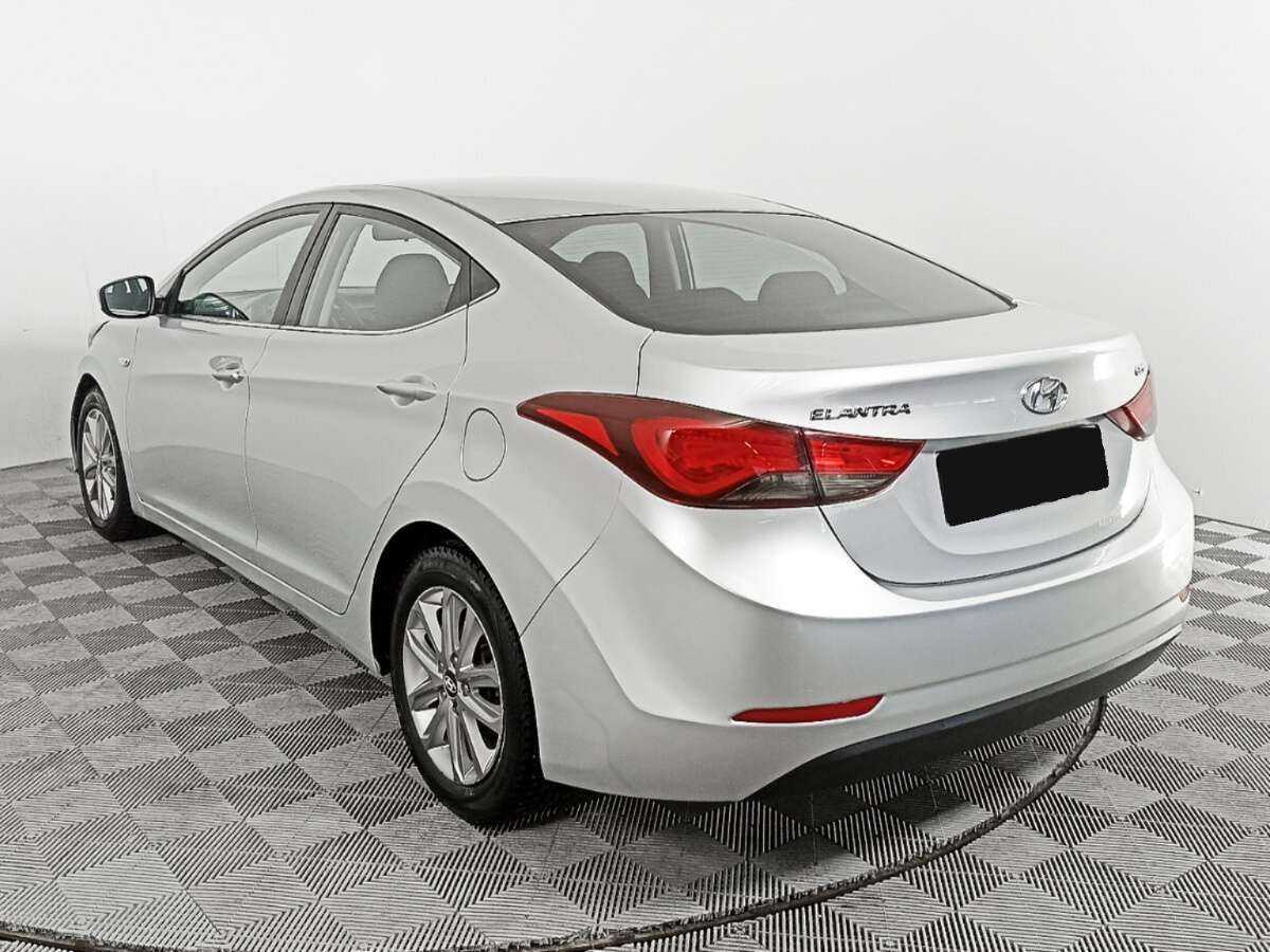 Hyundai Elantra с пробегом — 2014 год. Фото: #6
