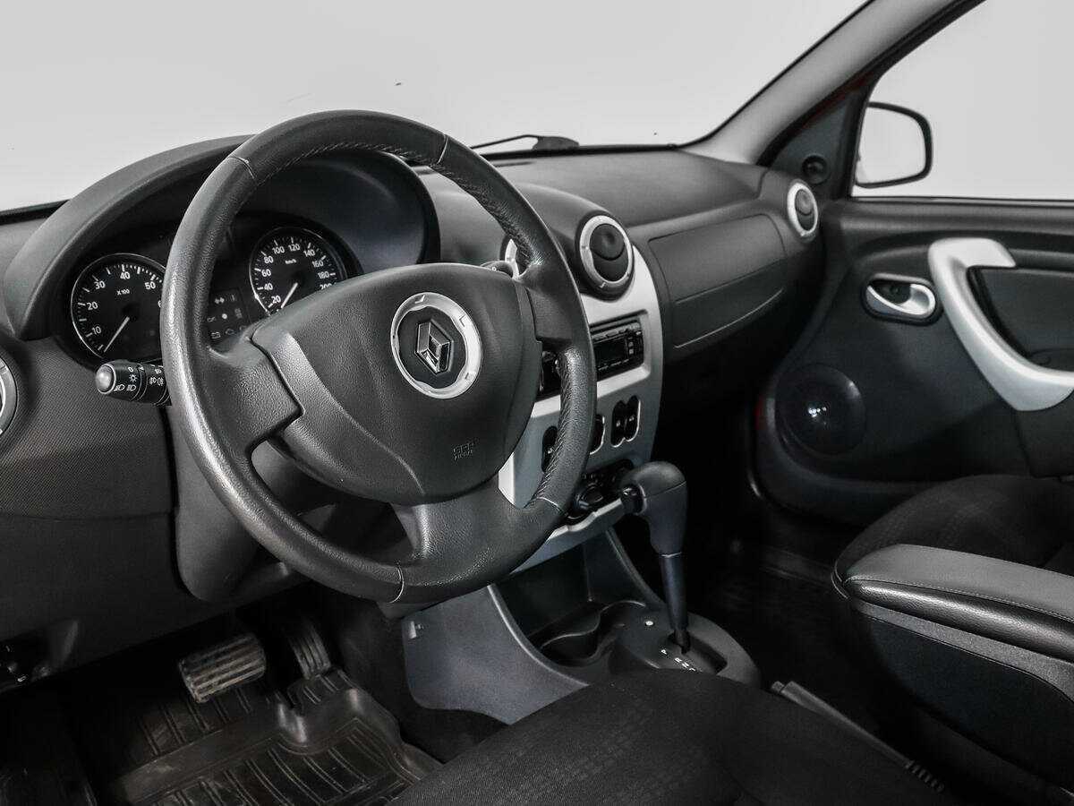 Renault Sandero с пробегом — 2014 год. Фото: #8