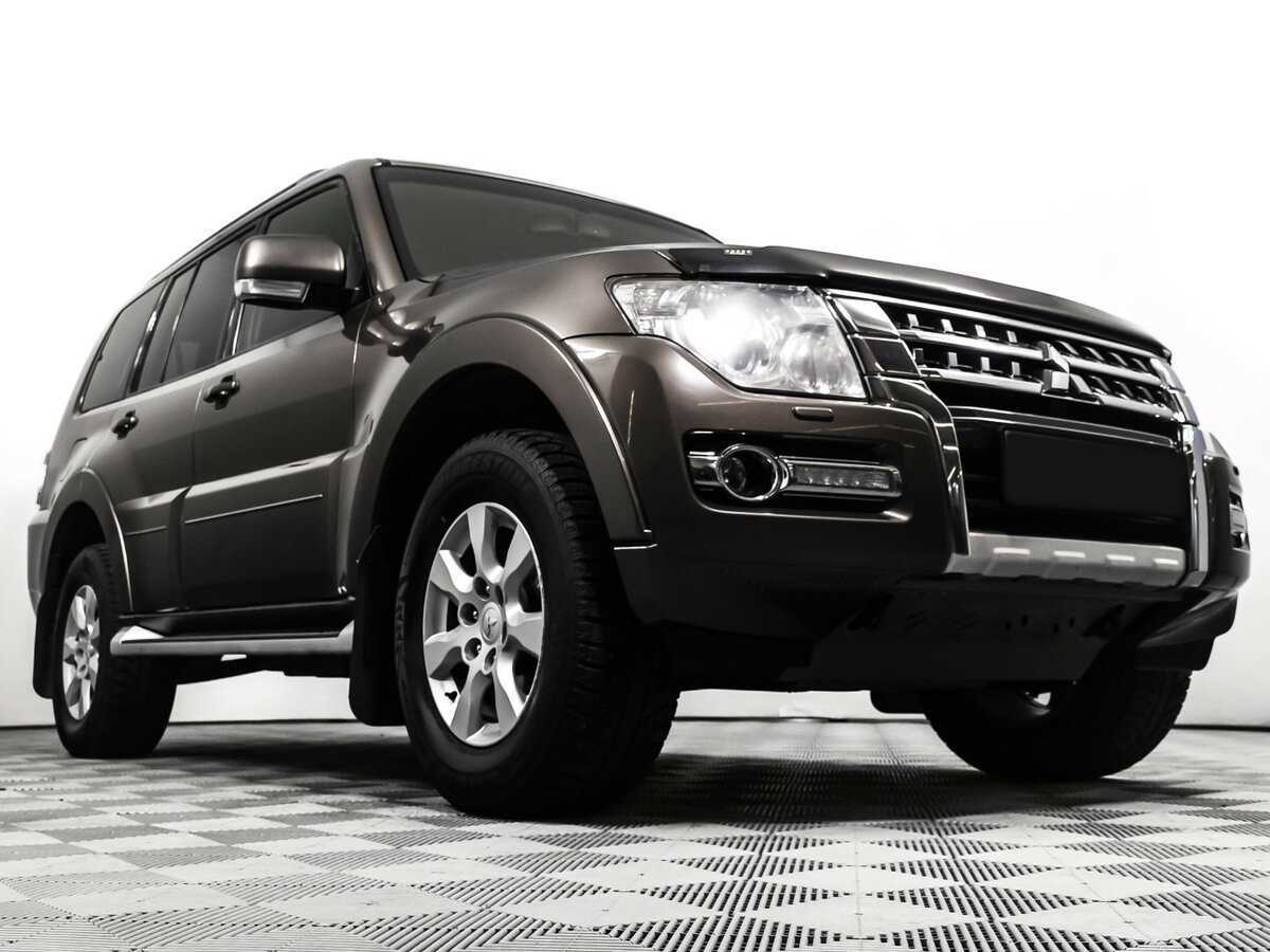 Mitsubishi Pajero с пробегом — 2015 год. Фото: #14