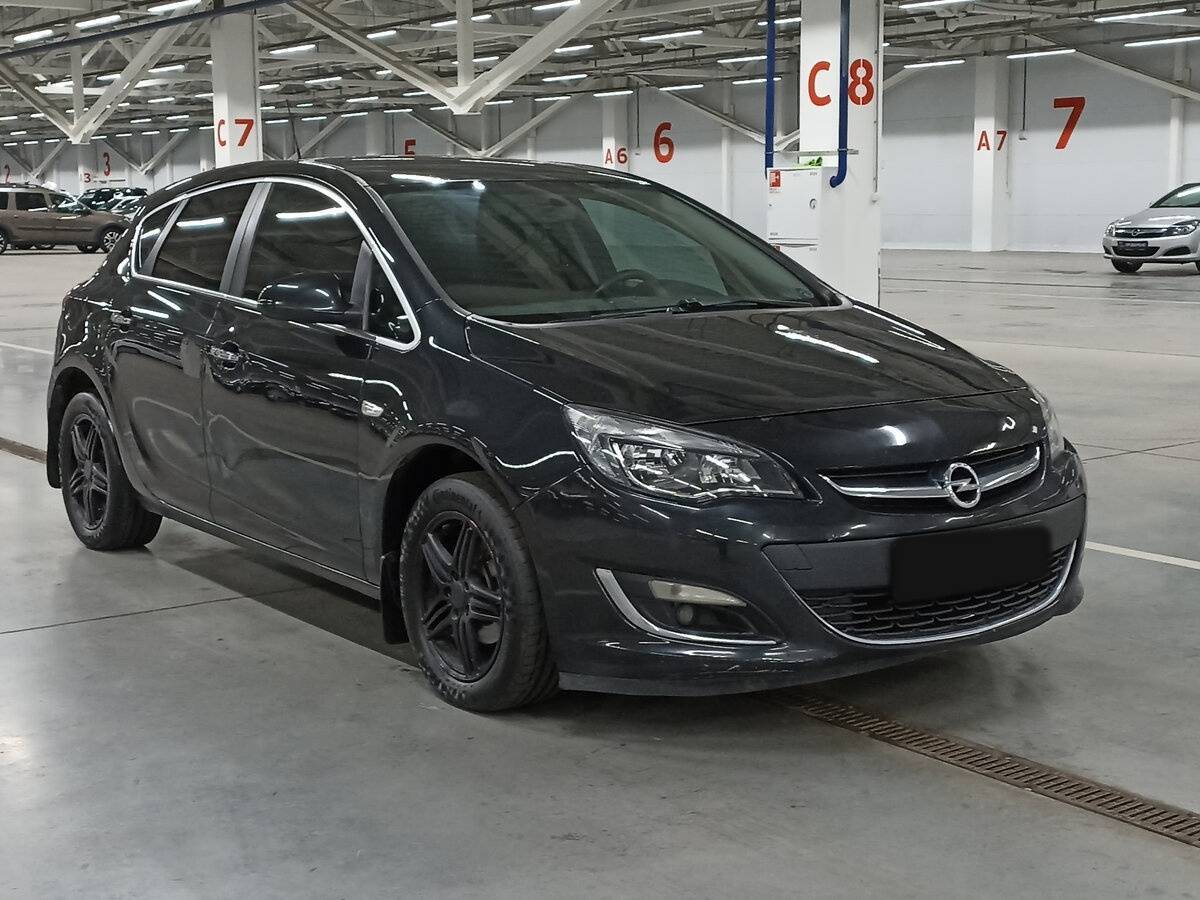 Opel Astra с пробегом — 2012 год. Фото: #2