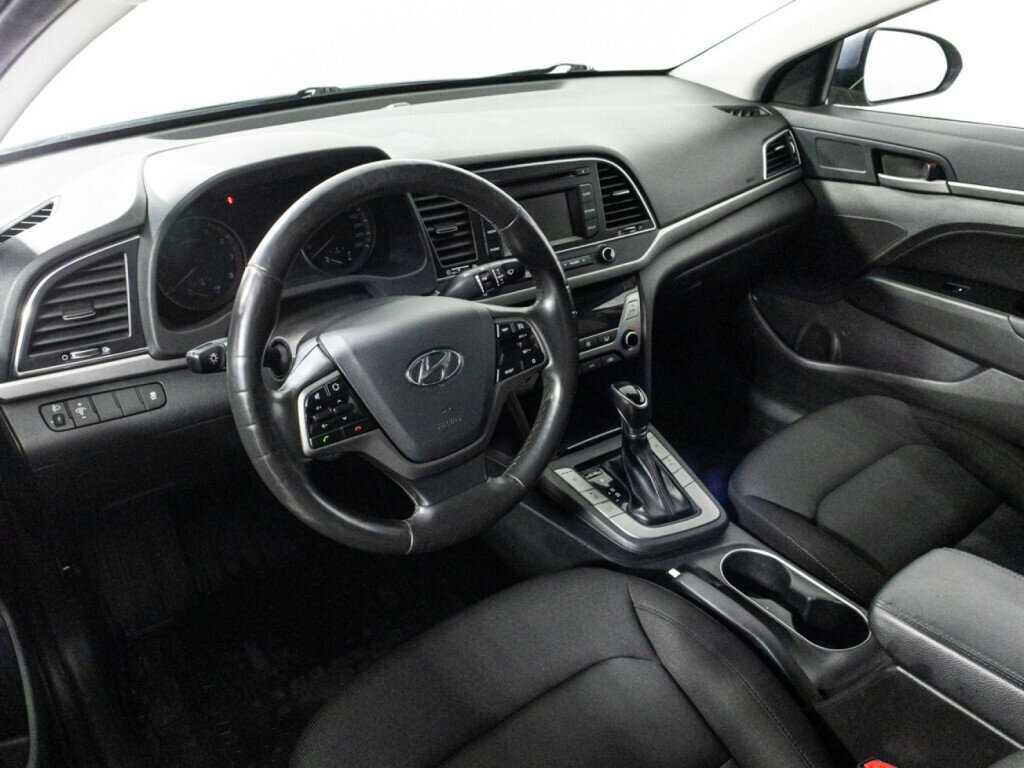 Hyundai Elantra с пробегом — 2018 год. Фото: #10