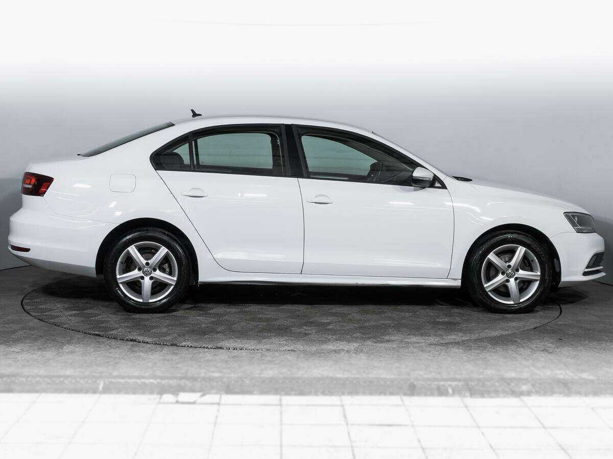 Volkswagen Jetta с пробегом — 2016 год. Фото: #3