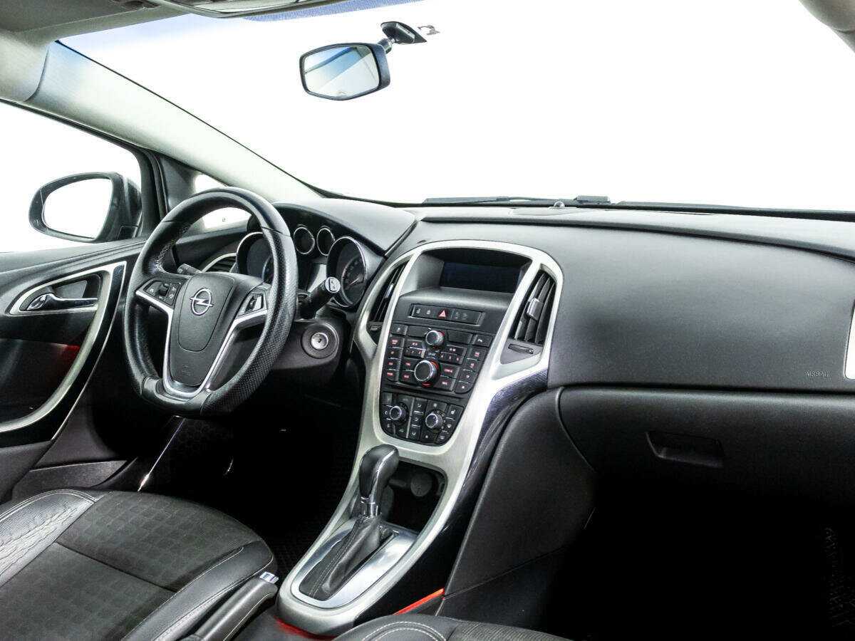 Opel Astra с пробегом — 2012 год. Фото: #8