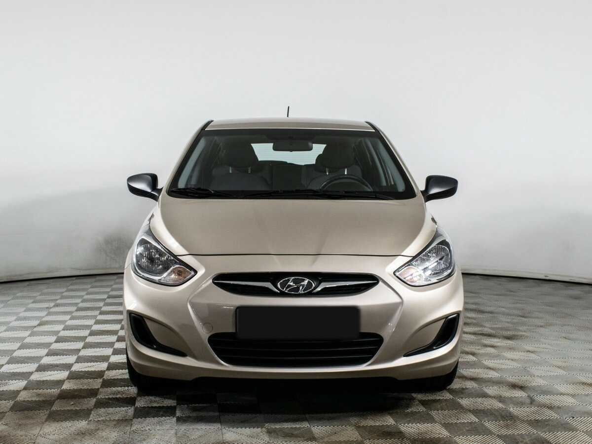 Hyundai Solaris с пробегом — 2013 год. Фото: #1