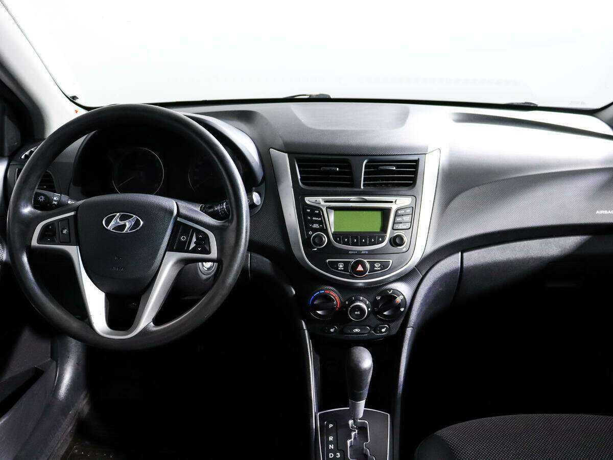 Hyundai Solaris с пробегом — 2013 год. Фото: #9