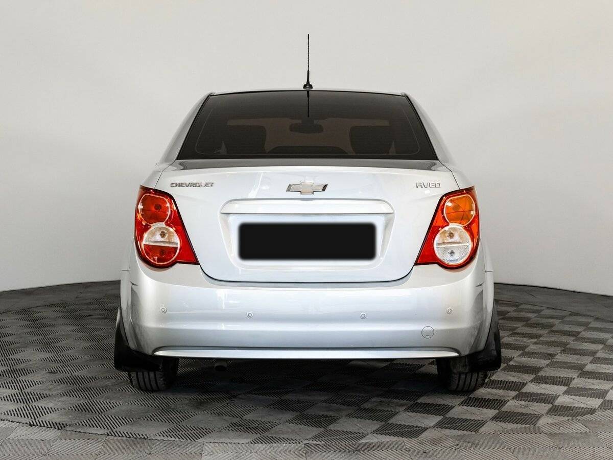 Chevrolet Aveo с пробегом — 2015 год. Фото: #4
