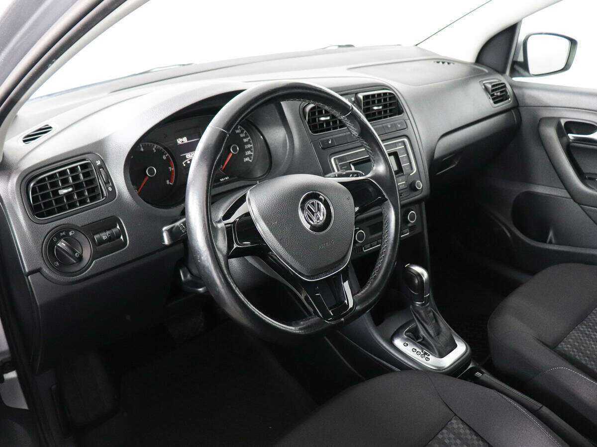 Volkswagen Polo с пробегом — 2016 год. Фото: #8