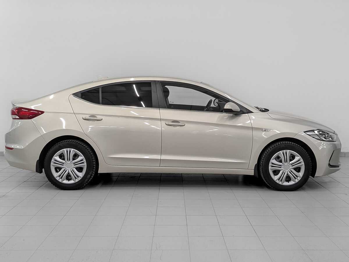 Hyundai Elantra с пробегом — 2017 год. Фото: #3