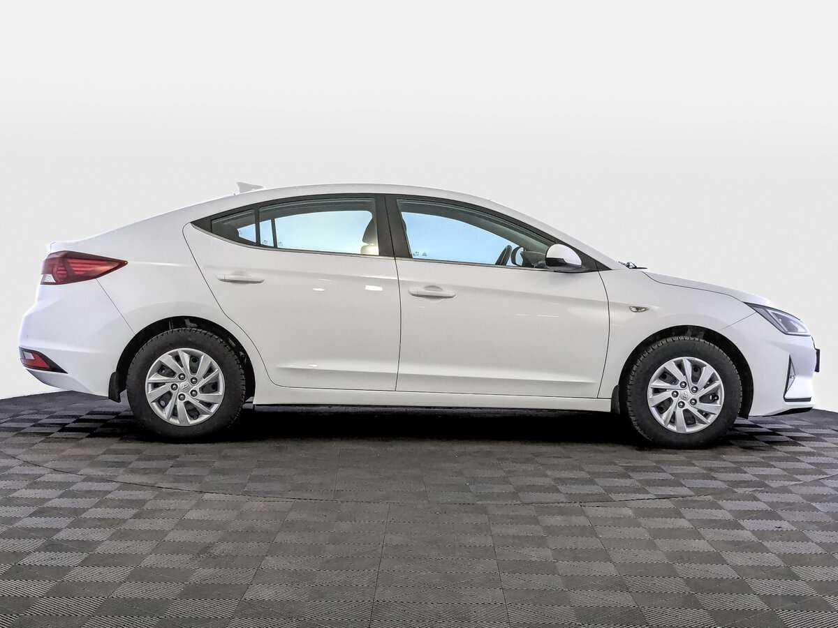 Hyundai Elantra с пробегом — 2020 год. Фото: #3