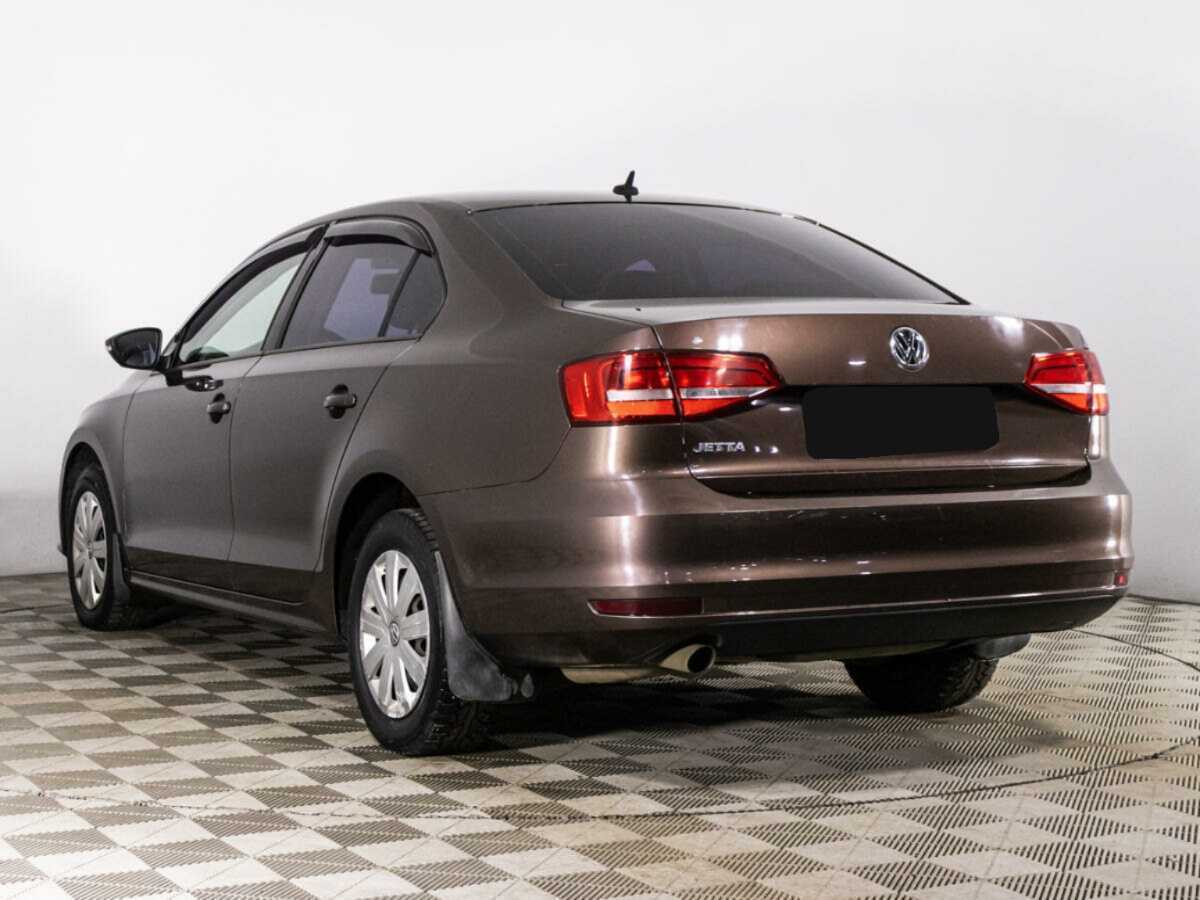 Volkswagen Jetta с пробегом — 2015 год. Фото: #6