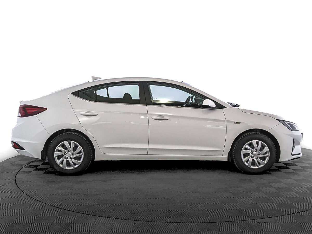 Hyundai Elantra с пробегом — 2020 год. Фото: #3