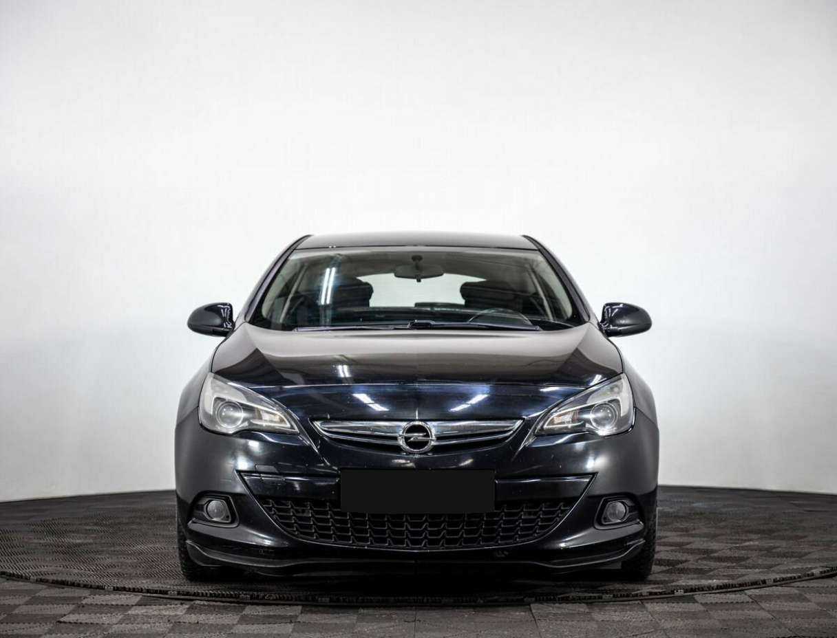 Opel Astra с пробегом — 2013 год. Фото: #1