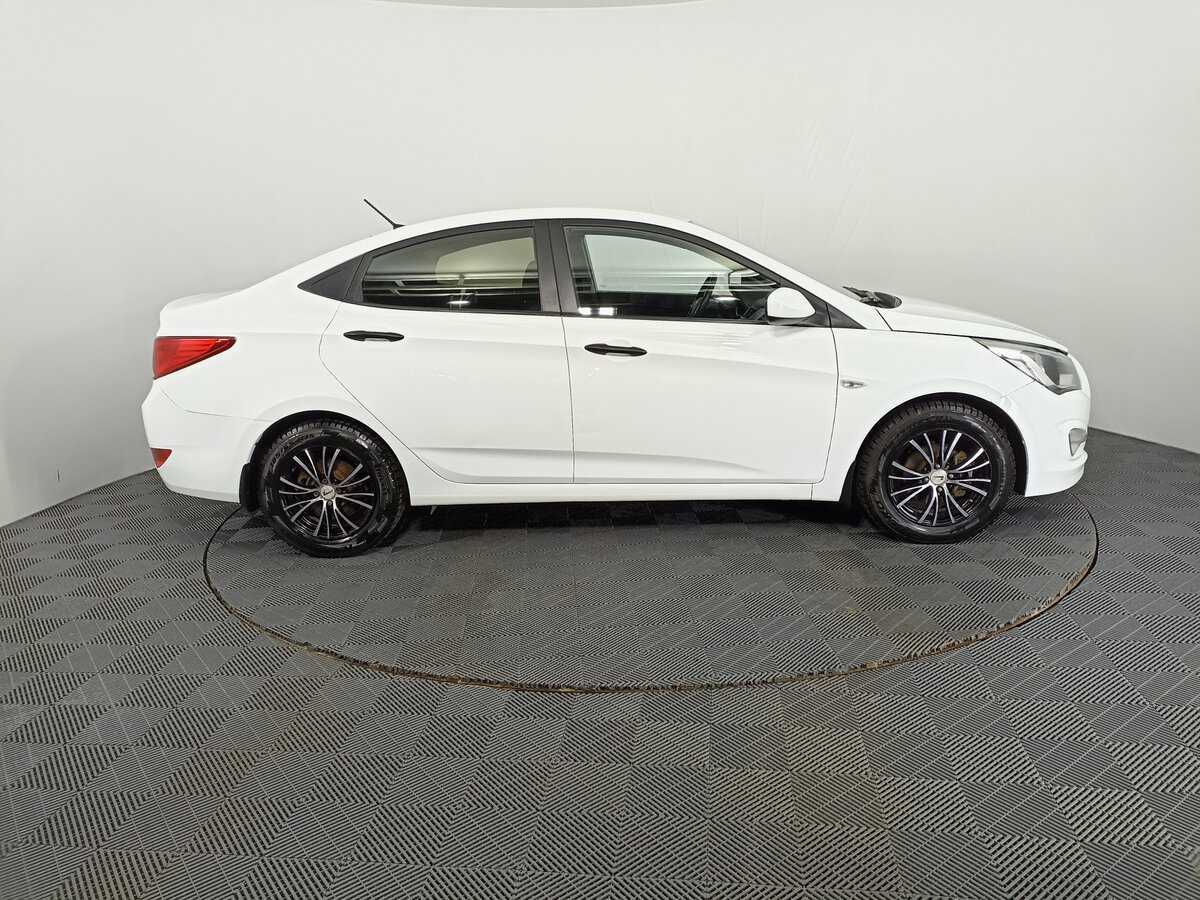 Hyundai Solaris с пробегом — 2015 год. Фото: #3
