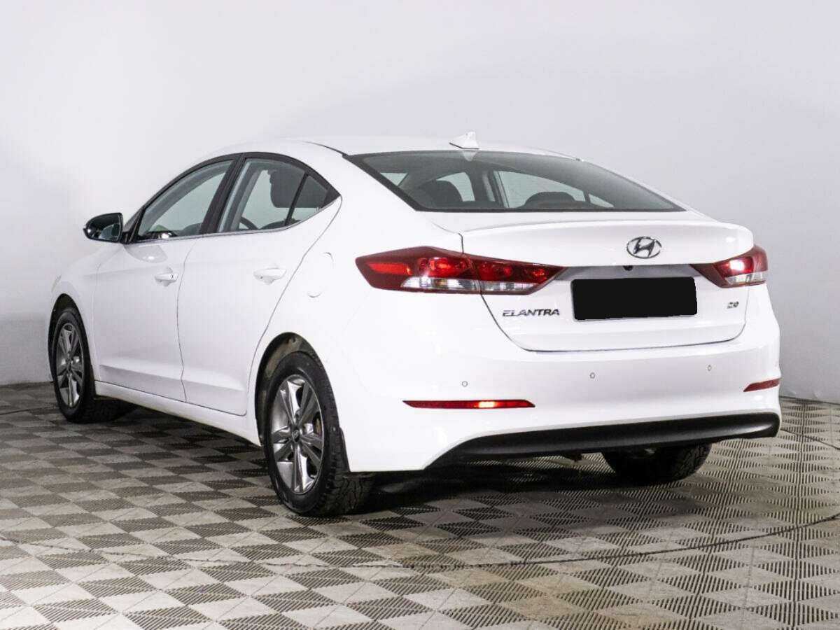 Hyundai Elantra с пробегом — 2017 год. Фото: #6