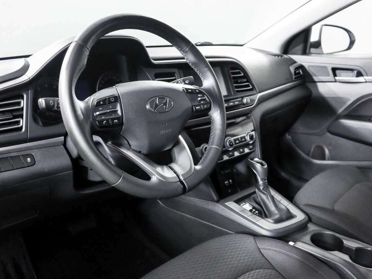 Hyundai Elantra с пробегом — 2020 год. Фото: #13